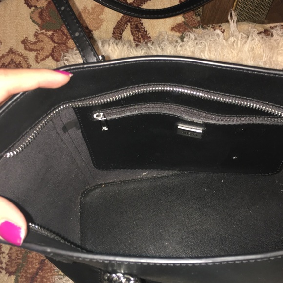 Guess Tote - Picture 2 of 3